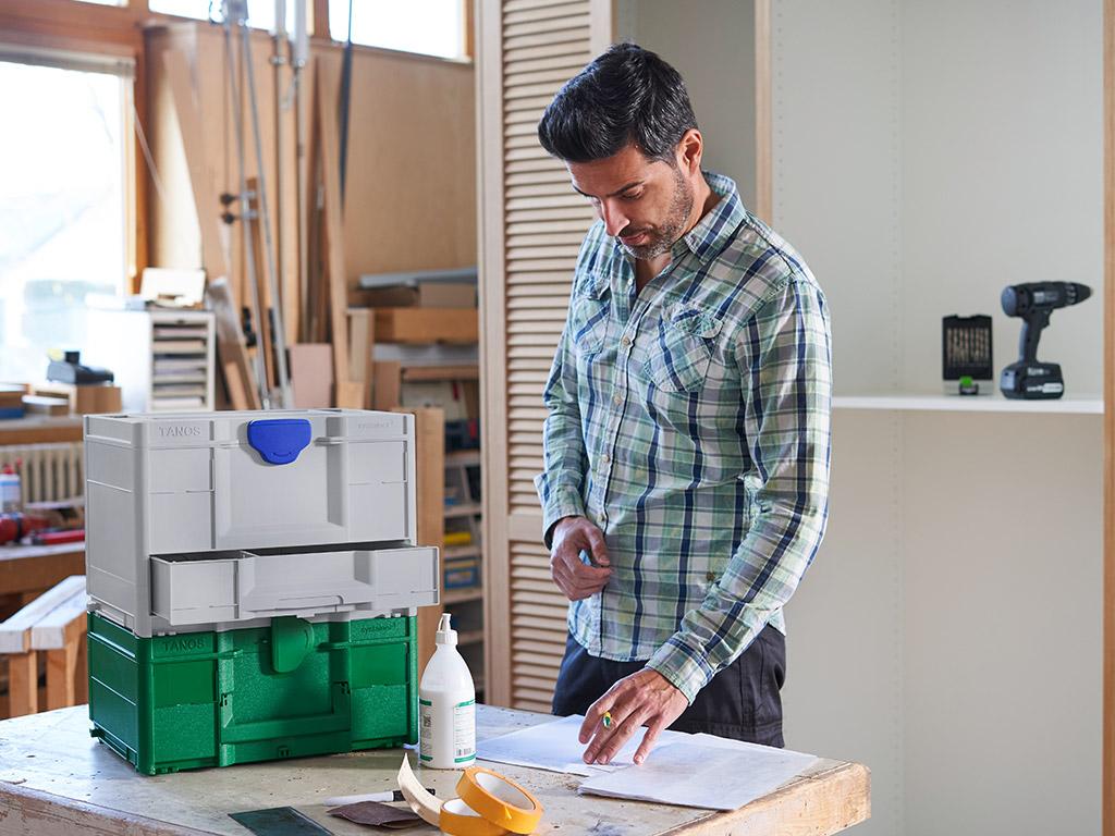 T-Loc central controller for simple connecting and linking with just a
flick of the wrist. T-Loc central controller for simple connecting and linking with just a
flick of the wrist.