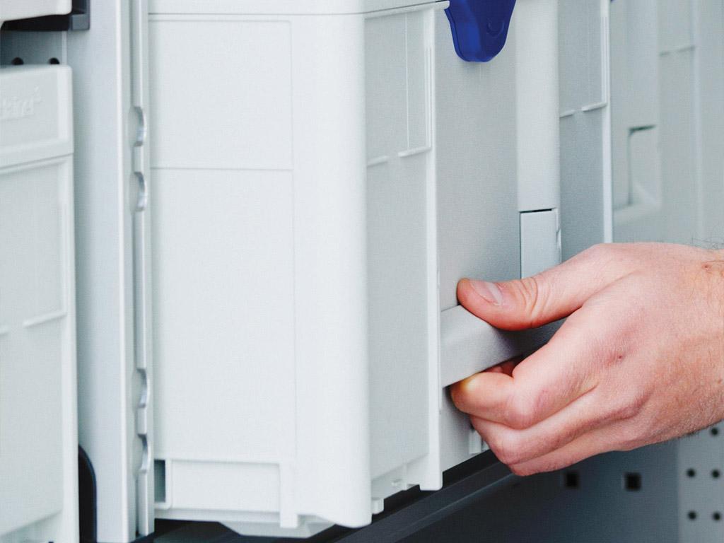 Van Racking equipment allows for direct integration
into bott vario3 van racking thanks to side rails and foldable handle. Pull-out
aid supports easy removal. Van Racking equipment allows for direct integration
into bott vario3 van racking thanks to side rails and foldable handle. Pull-out
aid supports easy removal.