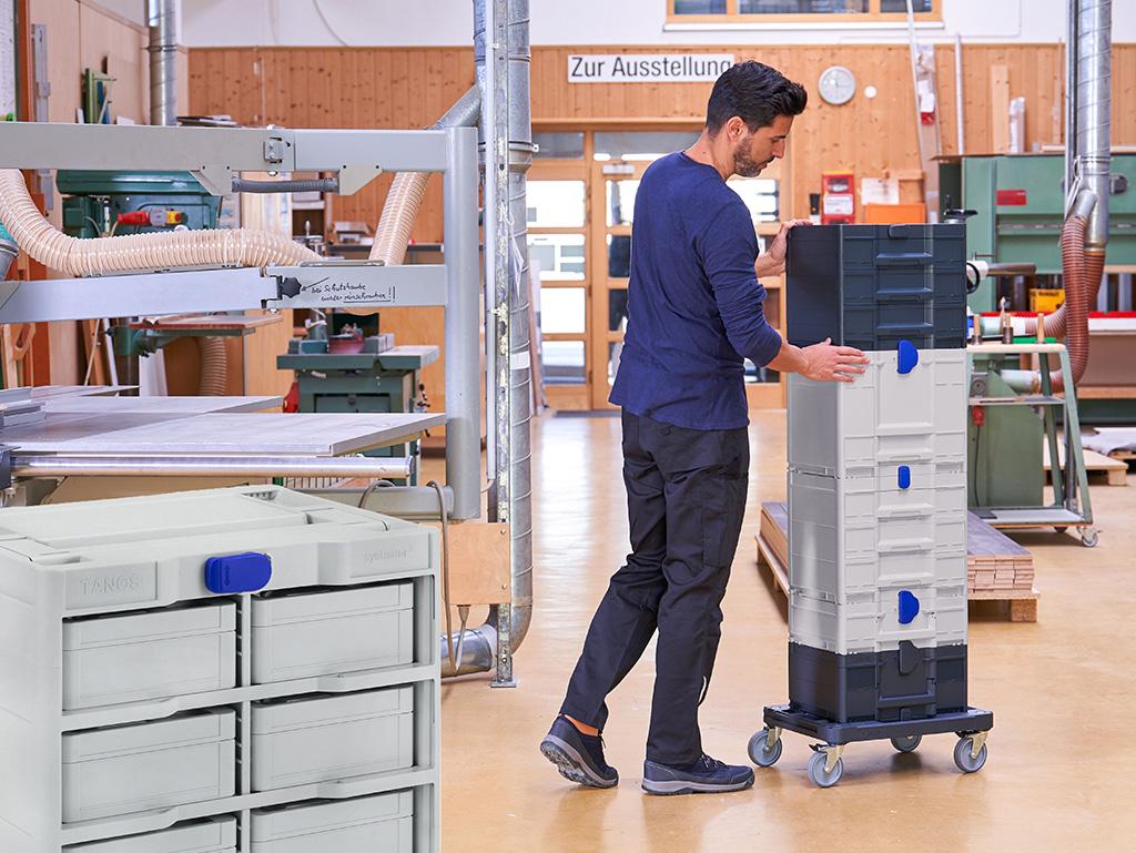 Whether
linked in the systainer® tower or stowed away in the vehicle – the shelving
system allows unrestricted access to the contents of the integrated Systainer³
S 76.
