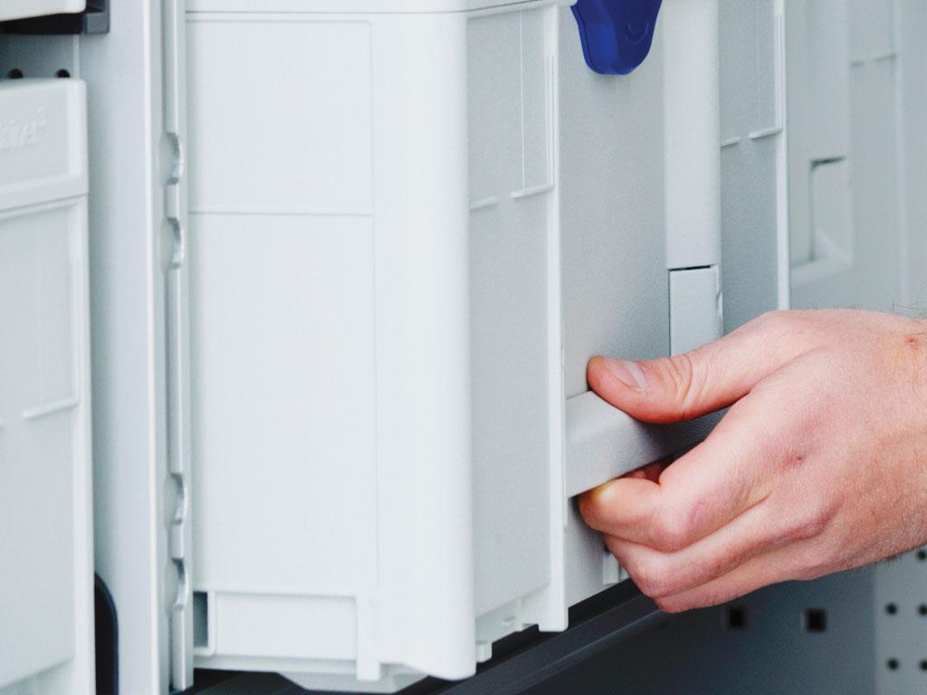 Van Racking equipment allows for direct integration into bott vario3 van racking thanks to side rails and foldable handle. Pull-out aid supports easy removal. Van Racking equipment allows for direct integration into bott vario3 van racking thanks to side rails and foldable handle. Pull-out aid supports easy removal.