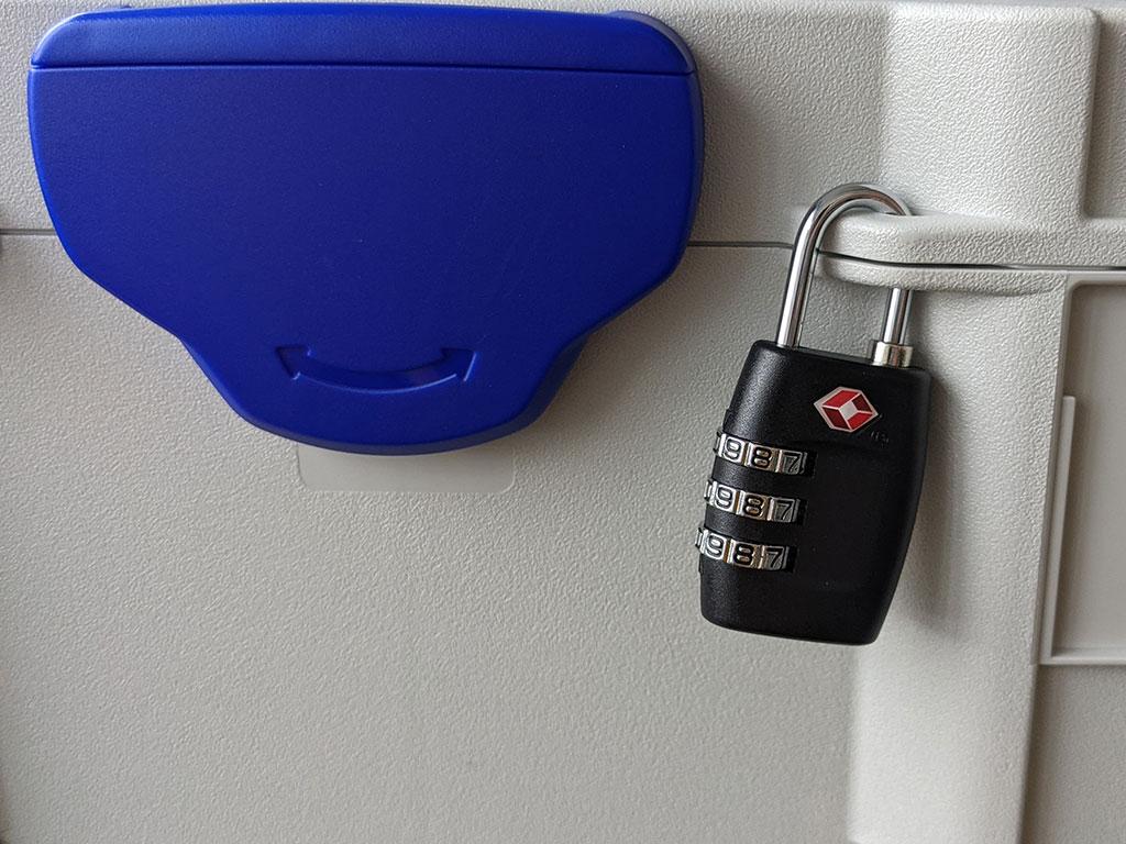 Secure contents from access by unauthorized persons with the integrated locking option. Secure contents from access by unauthorized persons with the integrated locking option.